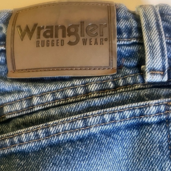 Wrangler Rugged Wear Distressed Thrashed Fleece Men’s 30x32” Grunge Denim Jeans - Picture 13 of 13